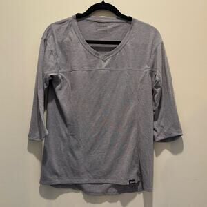 Patagonia Women's M Purple Lightweight Quarter Sleeve V Neck Casual Gorpcore